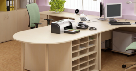 Kancelářský stůl a kvalitní židli k počítači nepodceňujte