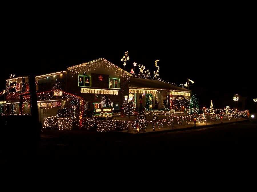 Chcete instalovat vánoční osvětlení? Pořiďte si k němu to správné vybavení!
